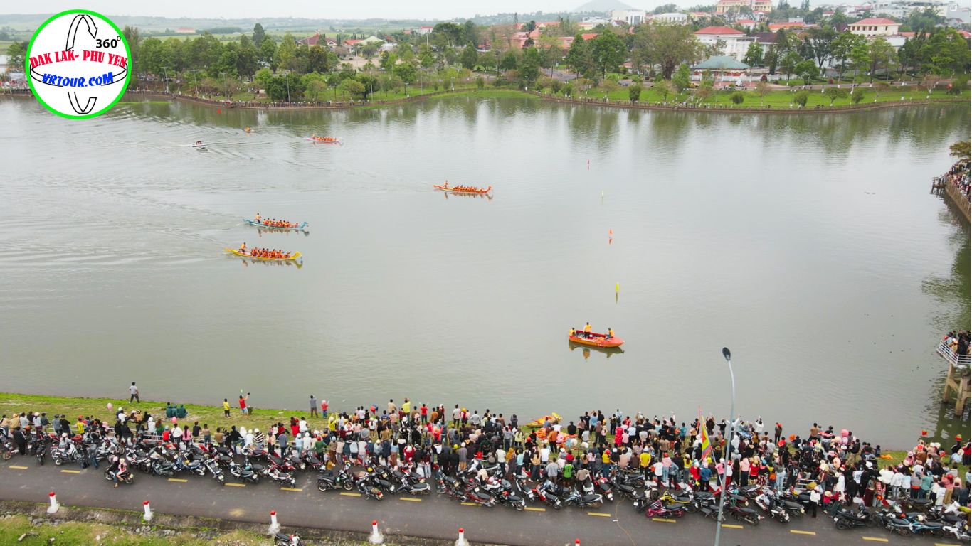 Đua thuyền Sông Hinh